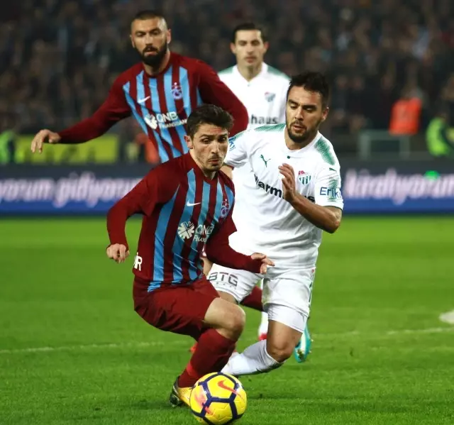 Süper Lig: Trabzonspor: 0 - Bursaspor: 0 (İlk Yarı) Süper Lig: Trabzonspor: 0 - Bursaspor: 0 (İlk Yarı)
