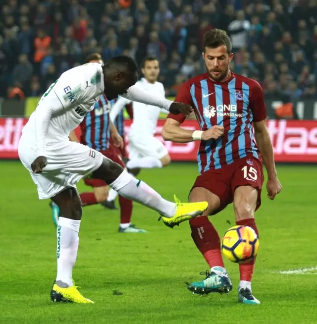 Süper Lig: Trabzonspor: 0 - Bursaspor: 0 (İlk Yarı) Süper Lig: Trabzonspor: 0 - Bursaspor: 0 (İlk Yarı)