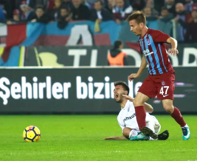 Trabzon'da İlk Yarıda Gol Yok Trabzon'da İlk Yarıda Gol Yok