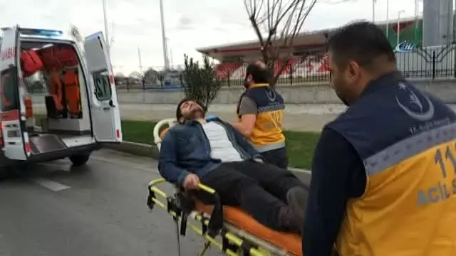 Arkadaşını Okul Kursuna Götürürken Kaza Yaptı: 1 Yaralı Arkadaşını Okul Kursuna Götürürken Kaza Yaptı: 1 Yaralı