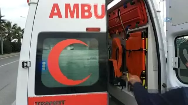 Arkadaşını Okul Kursuna Götürürken Kaza Yaptı: 1 Yaralı Arkadaşını Okul Kursuna Götürürken Kaza Yaptı: 1 Yaralı