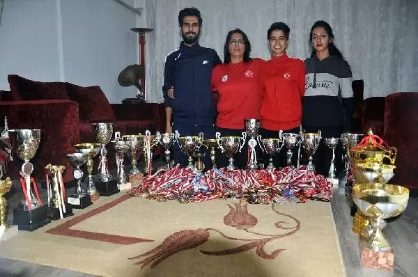 Madalya Avcısı Aile Madalya Avcısı Aile