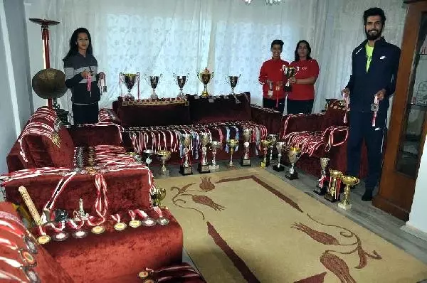 Madalya Avcısı Aile Madalya Avcısı Aile