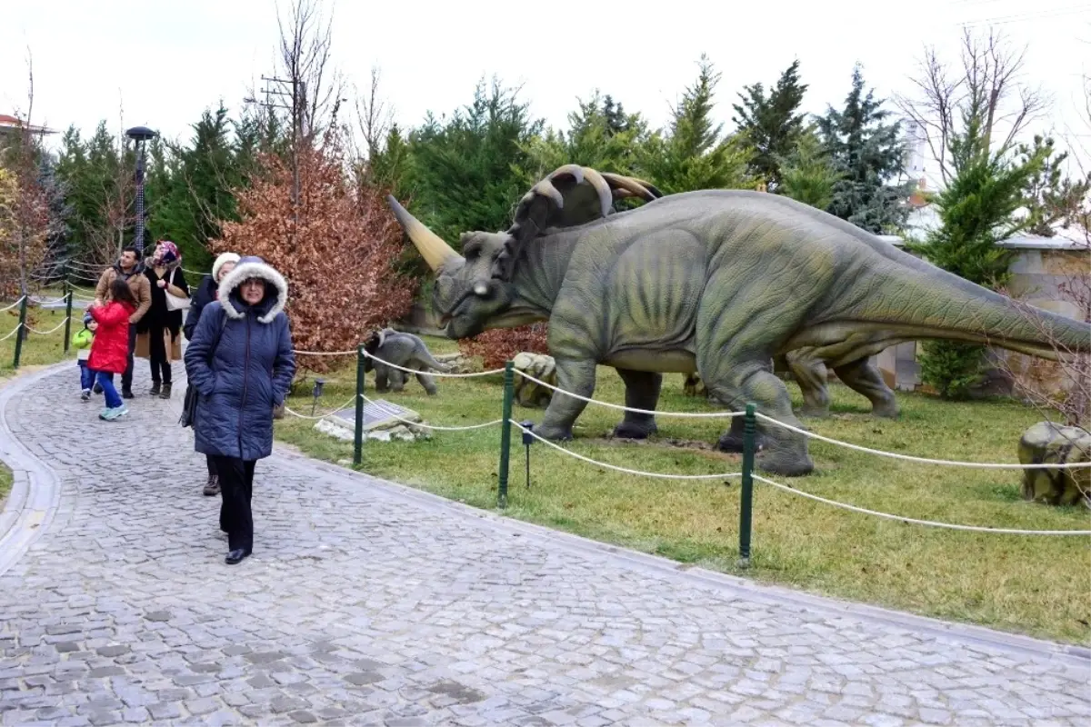 80 Binde Devri Alem Parkına 10 Günde 20 Bin Ziyaretçi