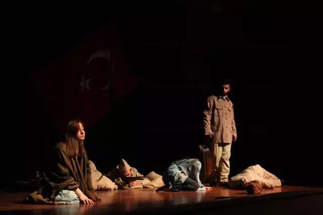 Anadolu Destanı'na Alkış Yağdı Anadolu Destanı'na Alkış Yağdı