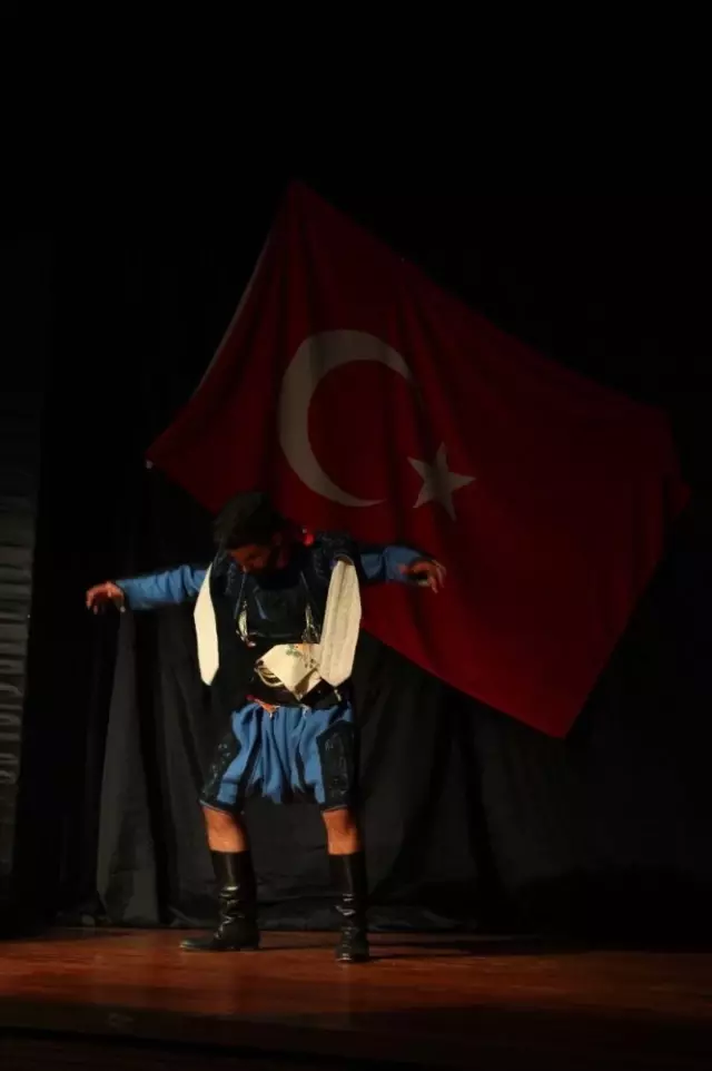Anadolu Destanı'na Alkış Yağdı Anadolu Destanı'na Alkış Yağdı