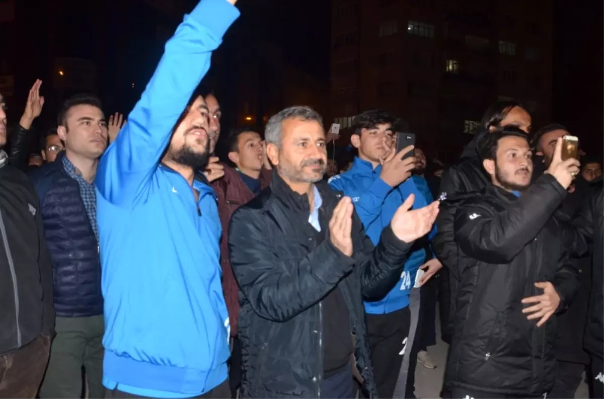 Kırşehir Belediyespor'a Coşkulu Karşılama