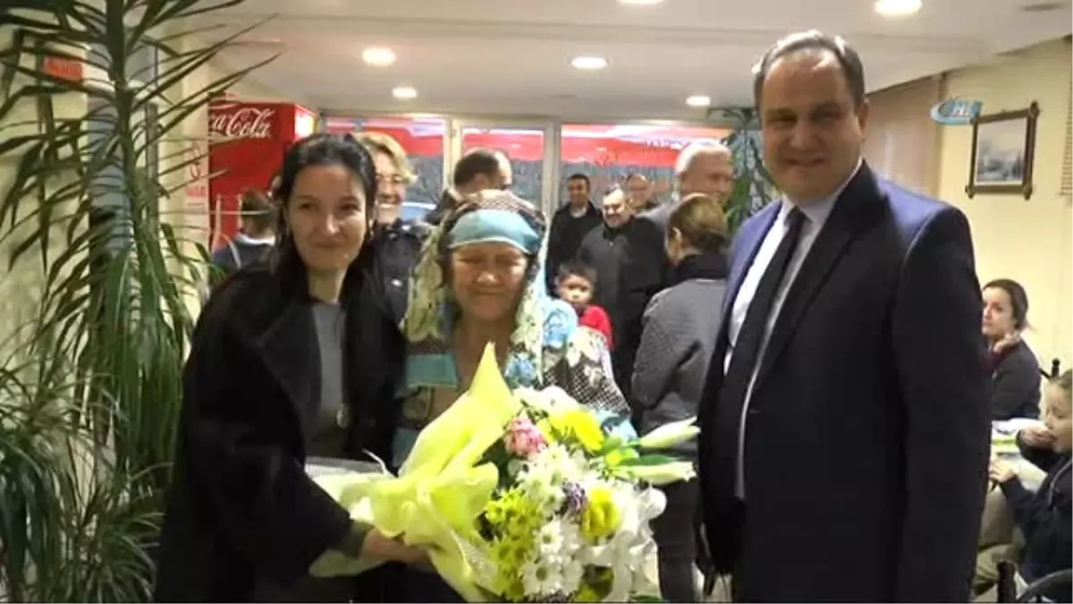 Belediye Başkanından 106 Yaşına Giren 'Nazlı Anne'Ye Doğum Günü Sürprizi