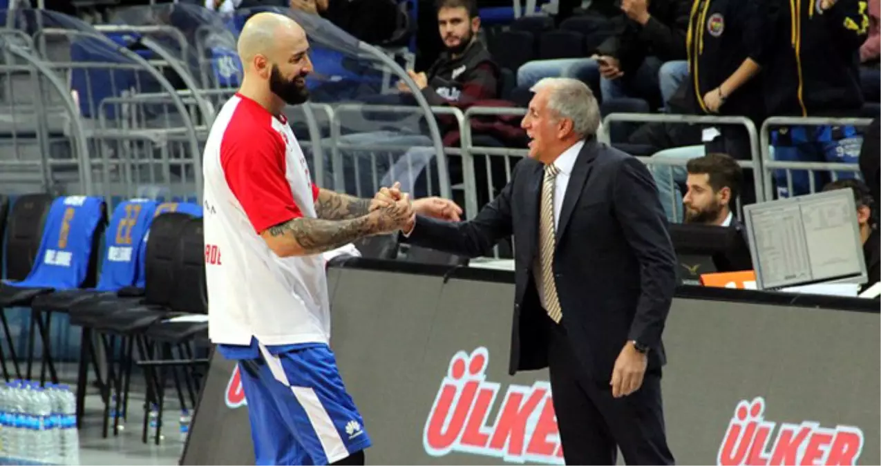 Fenerbahçe Taraftarı Pero Antic'i Bağrına Bastı