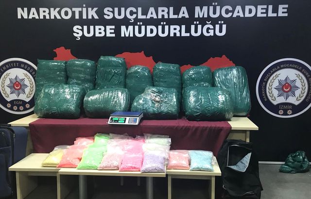 İzmir'de Uyuşturucu Operasyonları