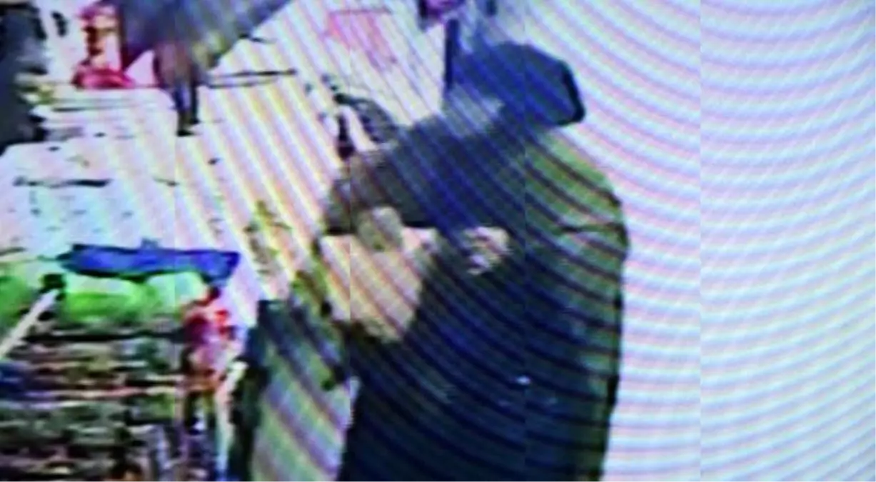 Mağazalardaki Havlu ve Keçe Hırsızlığı Kamerada