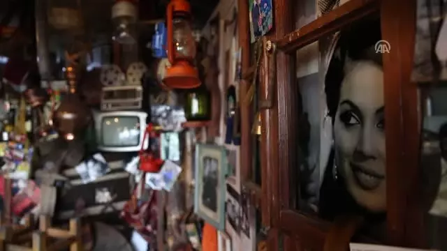 Nostaljik Eşyaları 20 Metrekarelik Çay Ocağında Sergiliyor Nostaljik Eşyaları 20 Metrekarelik Çay Ocağında Sergiliyor