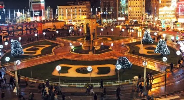 Taksim'de yılbaşı ile ilgili görsel sonucu