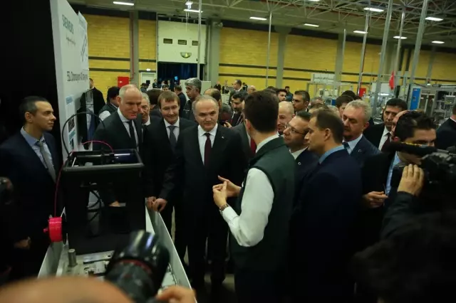 Bakan Özlü Kocaeli'de Fabrika Açılışına Katıldı Bakan Özlü Kocaeli'de Fabrika Açılışına Katıldı