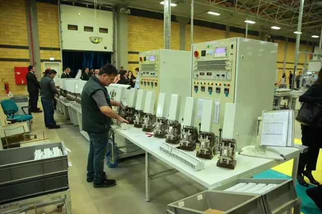 Bakan Özlü Kocaeli'de Fabrika Açılışına Katıldı Bakan Özlü Kocaeli'de Fabrika Açılışına Katıldı