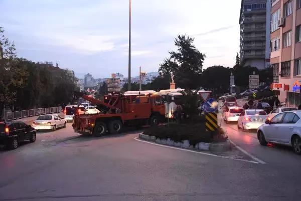 İzmir'deki Kazada 13 Kişi Yaralandı