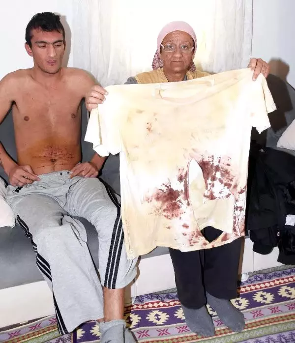 Engelli Genci Başına Çuval Geçirip Dövdüler, Bıçakla Yaraladılar Engelli Genci Başına Çuval Geçirip Dövdüler, Bıçakla Yaraladılar