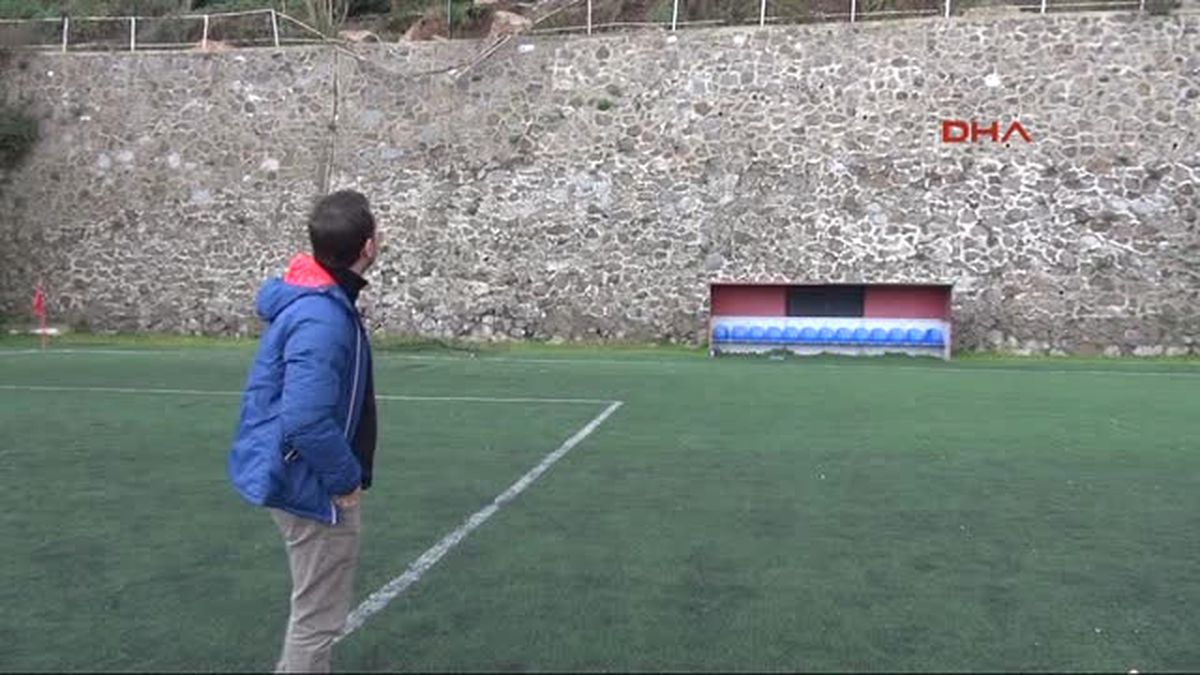 Trabzon'da Amatör Maç Sırasında Sahaya Kaya Düştü, Faciadan Dönüldü