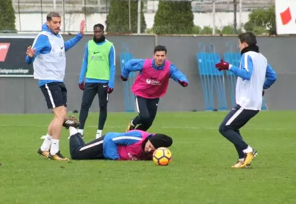 Trabzonspor'da Neşeli Antrenman Trabzonspor'da Neşeli Antrenman