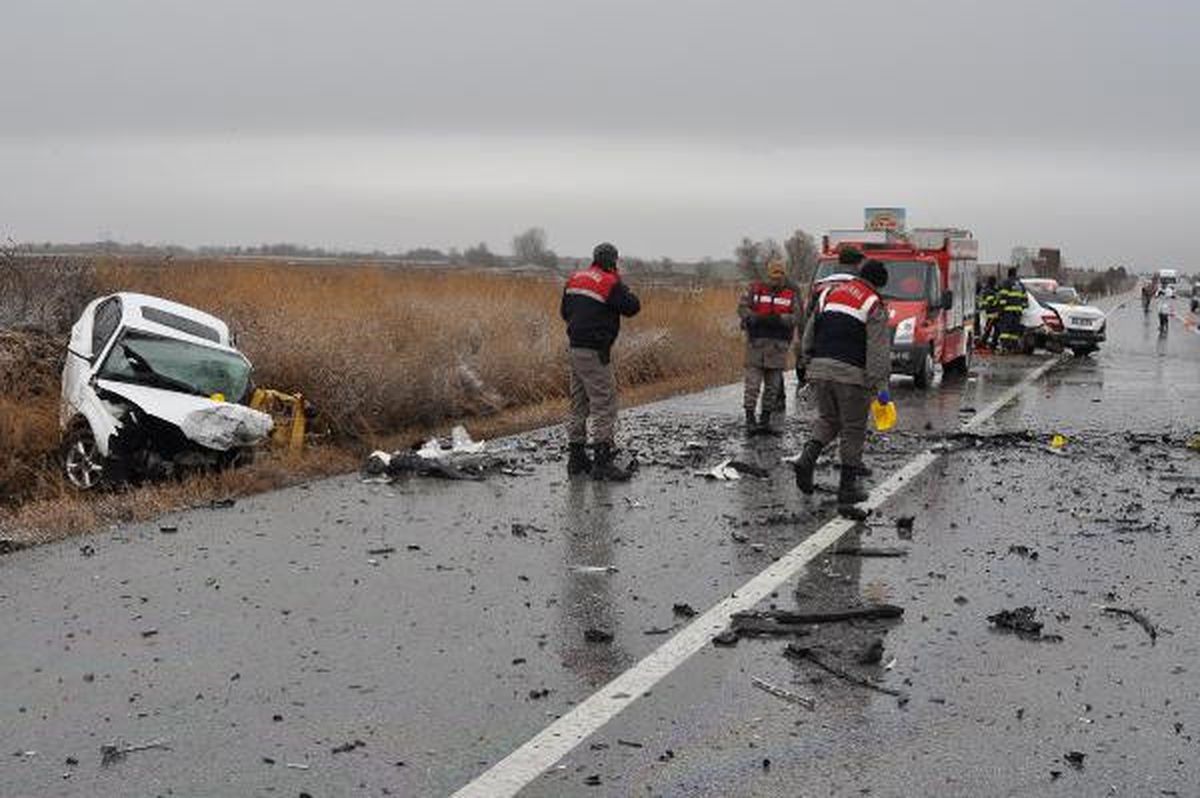 Eskişehir'de Ters Yön Kazası: 2 Ölü, 2 Yaralı