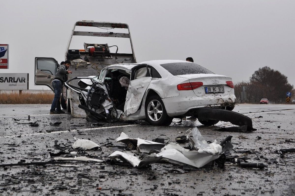 Eskişehir'de Trafik Kazası; 2 Ölü 2 Yaralı