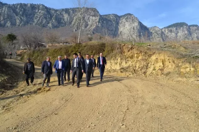 Kaymakam Coşkun, Yapımı Devam Eden Köy Yollarında İnceleme Yaptı