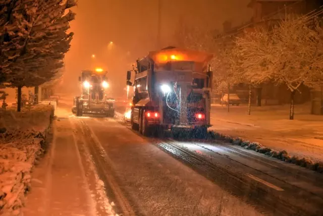 Büyükşehir Kar ve Buzlanmaya Karşı 24 Saat Görev Başında