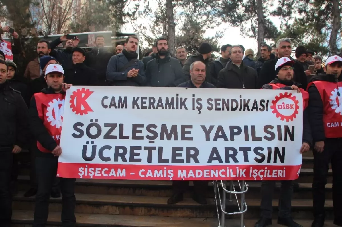 Fabrika İşçileri Aileleriyle Beraber Eylem Yaptı
