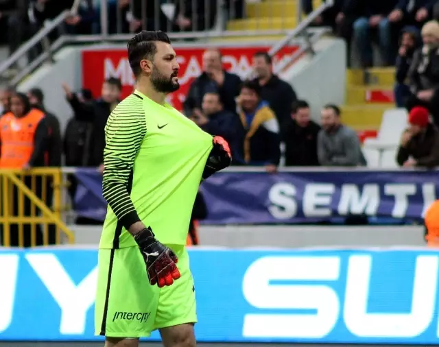 Süper Lig: Kasımpaşa: 1 - Medipol Başakşehir: 1 (İlk Yarı)