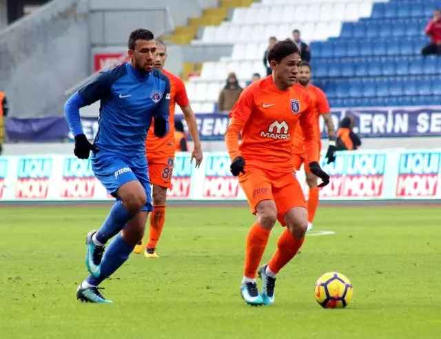 Süper Lig: Kasımpaşa: 1 - Medipol Başakşehir: 1 (İlk Yarı)