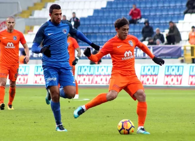 Süper Lig: Kasımpaşa: 1 - Medipol Başakşehir: 1 (İlk Yarı)