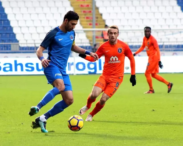 Süper Lig: Kasımpaşa: 1 - Medipol Başakşehir: 1 (İlk Yarı)
