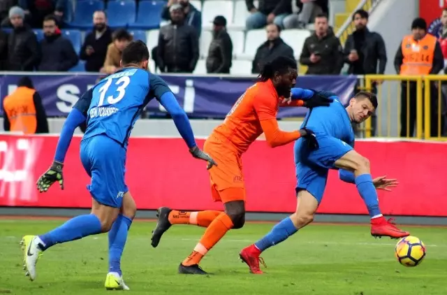 Süper Lig: Kasımpaşa: 1 - Medipol Başakşehir: 1 (İlk Yarı)