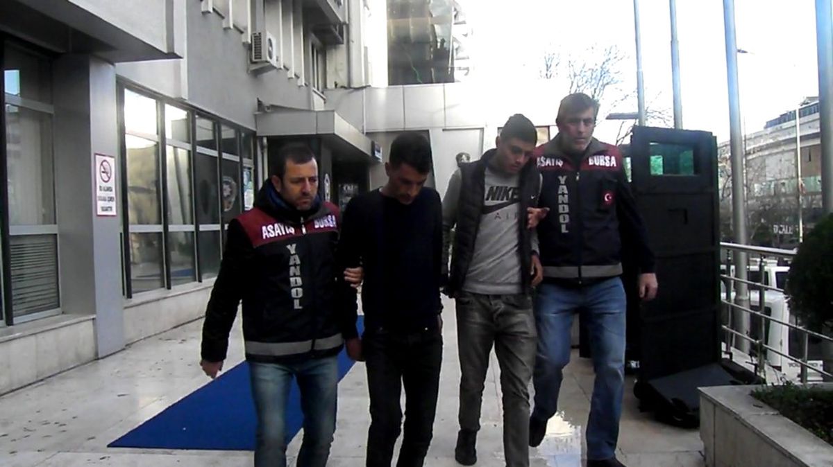 Yaşlı Kadına Evini Sattırmaya Çalışan Sahte Polisler Yakalandı - Bursa