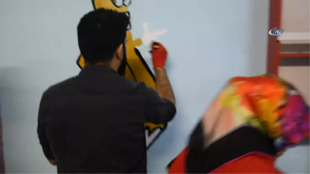 Öğrenciler, Kasaba Okuluna Kütüphane Kurdu