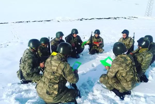 Öğrencilerin Yılbaşı Tebrik Kartına, Askerlerden Görüntülü Yanıt