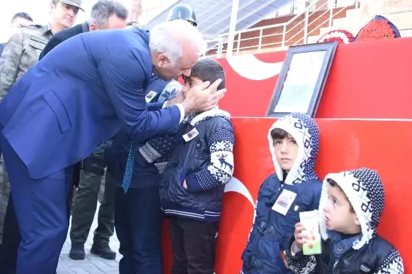 Şehit Er, Van'da Toprağa Verildi Şehit Er, Van'da Toprağa Verildi