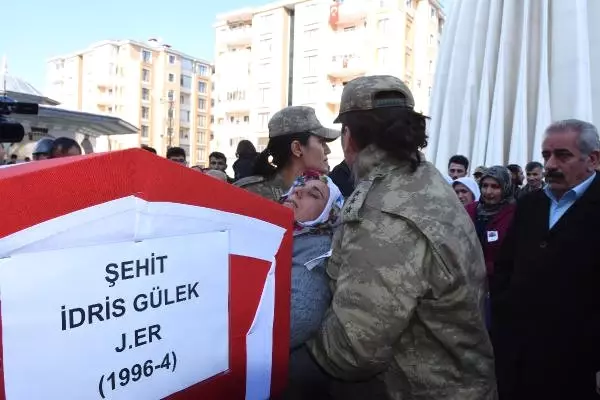 Şehit Er, Van'da Toprağa Verildi Şehit Er, Van'da Toprağa Verildi