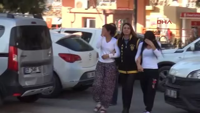 Adana-Polisi Görünce, 'Ebe Aramaya Geldik' Dediler Adana-Polisi Görünce, 'Ebe Aramaya Geldik' Dediler