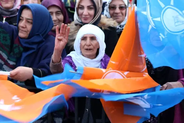 AK Parti İl Başkanı Türkmenoğlu'na Görkemli Karşılama AK Parti İl Başkanı Türkmenoğlu'na Görkemli Karşılama