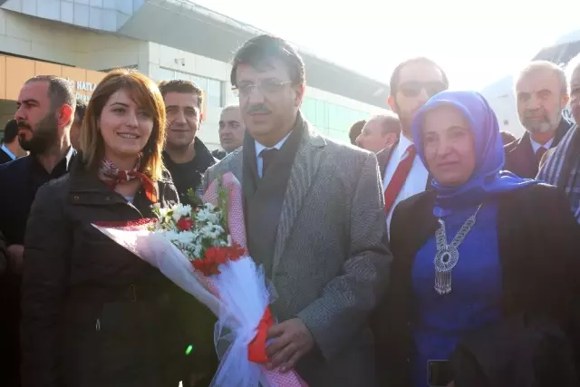 AK Parti İl Başkanı Türkmenoğlu'na Görkemli Karşılama AK Parti İl Başkanı Türkmenoğlu'na Görkemli Karşılama