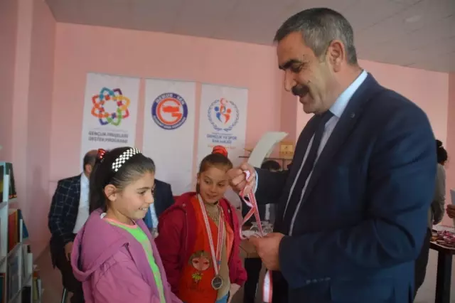 Eleşkirt'te Masa Tenisi Turnuvası Ödül Töreni Yapıldı Eleşkirt'te Masa Tenisi Turnuvası Ödül Töreni Yapıldı