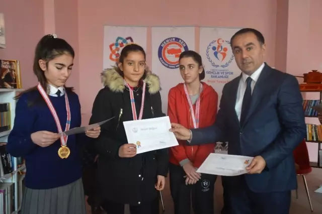 Eleşkirt'te Masa Tenisi Turnuvası Ödül Töreni Yapıldı Eleşkirt'te Masa Tenisi Turnuvası Ödül Töreni Yapıldı