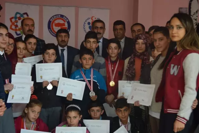 Eleşkirt'te Masa Tenisi Turnuvası Ödül Töreni Yapıldı Eleşkirt'te Masa Tenisi Turnuvası Ödül Töreni Yapıldı