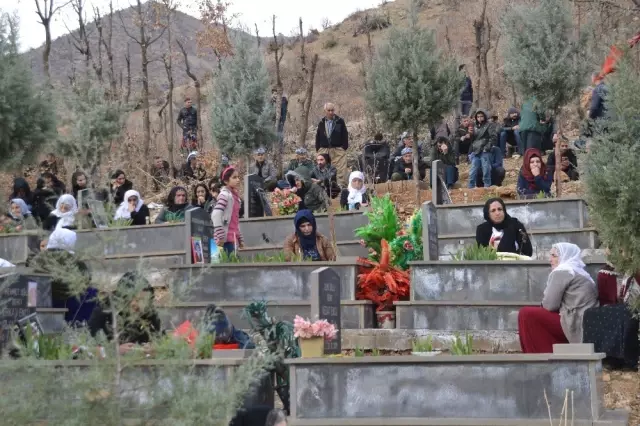 Uludere'de Savaş Uçaklarının Bombalaması Sonucu Ölen 34 Kişi Mezarları Başında Anıldı