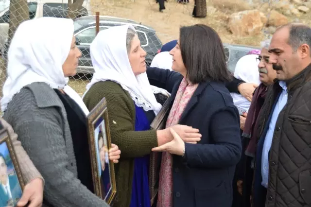 Uludere'de Savaş Uçaklarının Bombalaması Sonucu Ölen 34 Kişi Mezarları Başında Anıldı