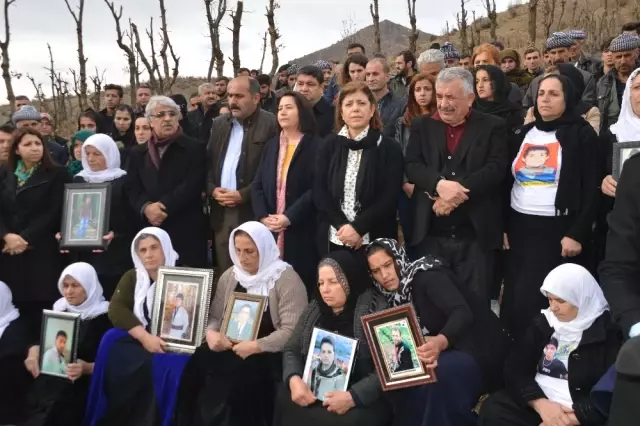 Uludere'de Savaş Uçaklarının Bombalaması Sonucu Ölen 34 Kişi Mezarları Başında Anıldı