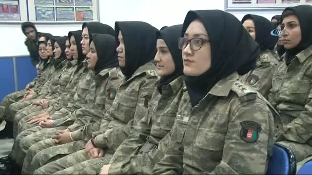 75 Afgan Kadın Subay Antalya'da Eğitimlerini Tamamlayıp Belgelerini Aldı 75 Afgan Kadın Subay Antalya'da Eğitimlerini Tamamlayıp Belgelerini Aldı