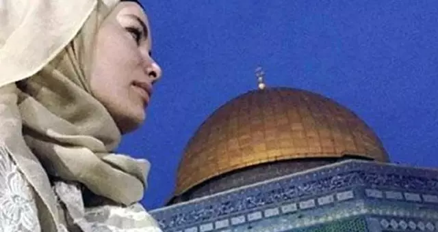 Gamze Özçelik Mescid-i Aksa'ya gitti