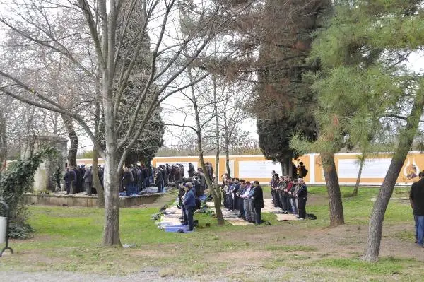 Hünkar Çayırı'nın Vakfa Verilmesine Tepki İçin Cuma Namazını Tarihi Namazgah Önünde Kıldılar